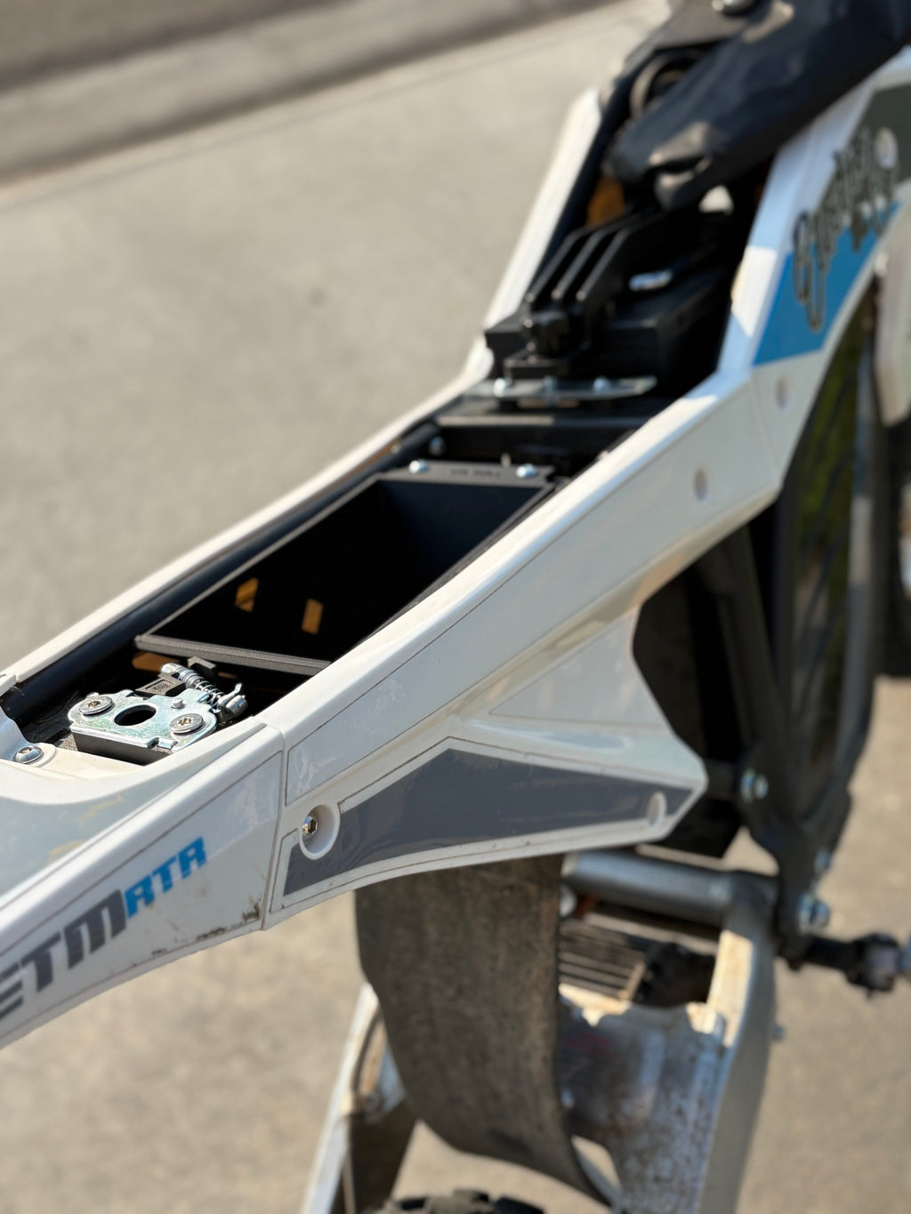 ETM RTR under seat storage