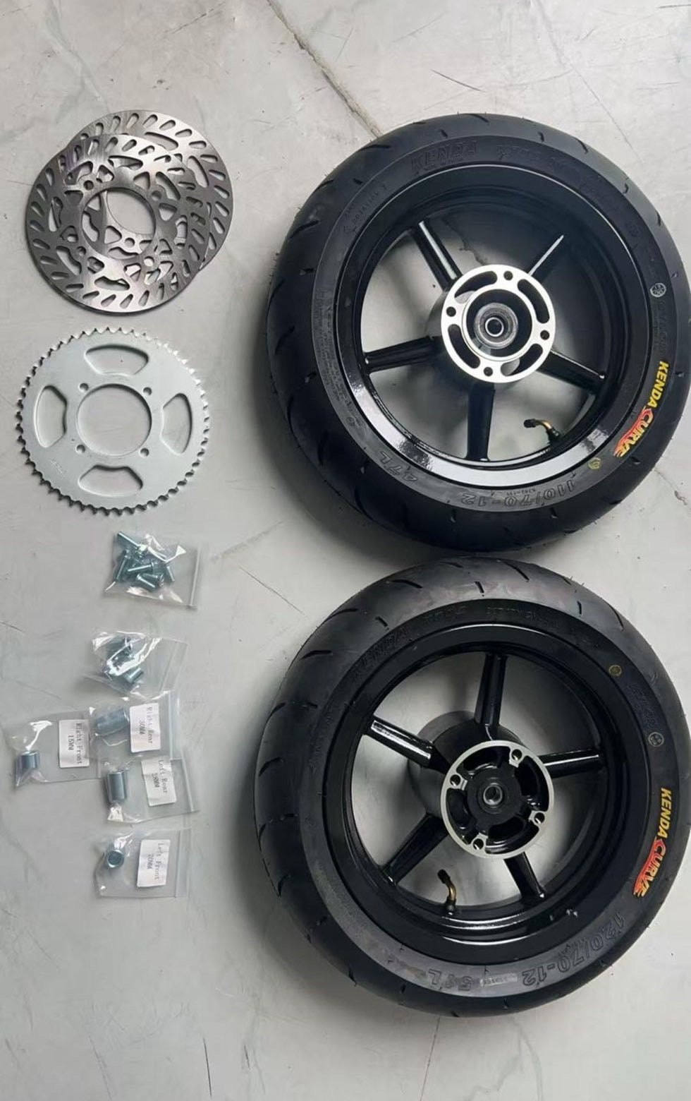 Tuttio/Razor Rear Tire Set.