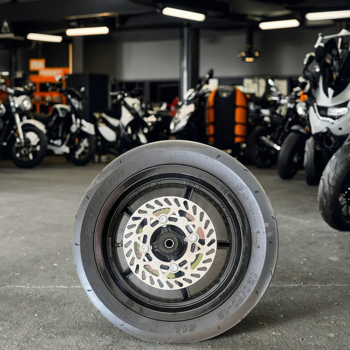 Tuttio/Razor Rear Tire Set.